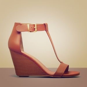 Reaction Kenneth Cole Brown Wedge T-Strap Sandals